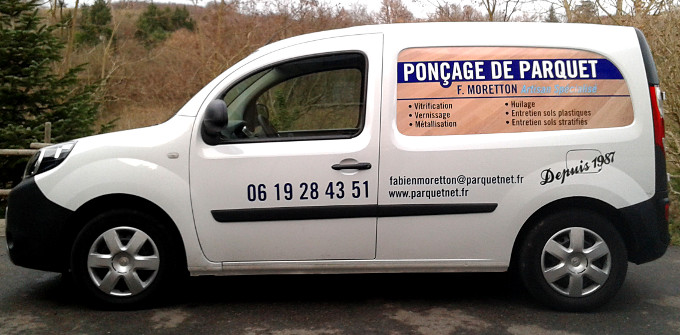 Camionnette de Fabien Moretton Artisan spécialiste du parquet